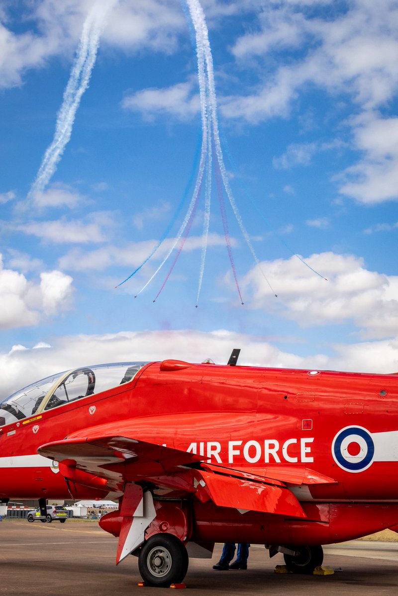 rafredarrows's tweet image. The Red Arrows completed the world’s first aerobatic display with sustainable fuels on day one of the #RIAT. At the event, the #RedArrows’ are using a blend of Sustainable Aviation Fuel for propulsion and Hydrotreated Vegetable Oil to produce the team’s trademark vapour trails.