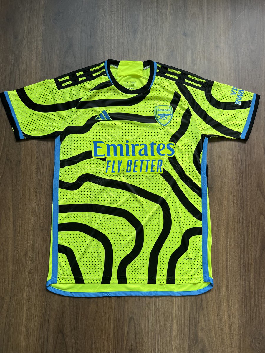 thriftedthrvds's tweet image. size: large
condition: 10/10
price: ¢200