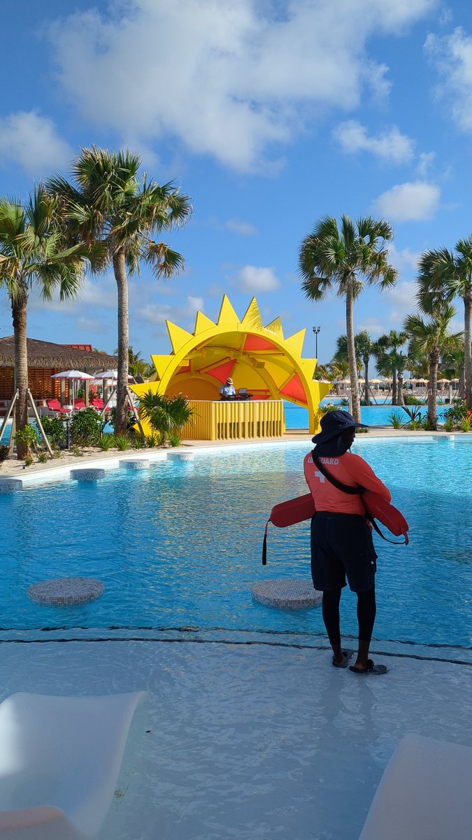CruiseRadio's tweet image. Taking our first look at Celebration Key, Carnival's new private destination on Grand Bahama Island. #cruise