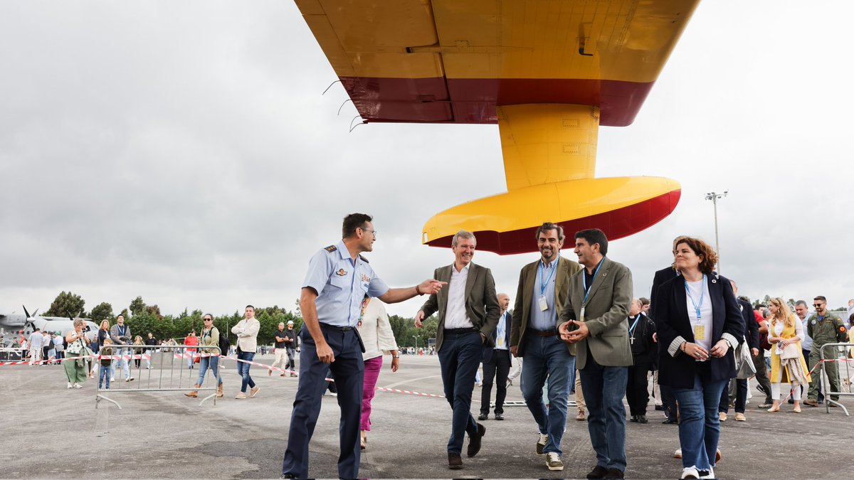 Diego Calvo (@diegocalvopouso) on Twitter photo Foi un pracer participar na xornada de portas abertas do Aeródromo Militar de Santiago xunto con <a href="/AlfonsoRuedaGal/">Alfonso Rueda</a>, con motivo do 90 aniversario destas instalacións
A iniciativa demostra o compromiso da institución coa sociedade e o interese por achegarse á cidadanía
Parabéns! Foi un pracer participar na xornada de portas abertas do Aeródromo Militar de Santiago xunto con <a href="/AlfonsoRuedaGal/">Alfonso Rueda</a>, con motivo do 90 aniversario destas instalacións
A iniciativa demostra o compromiso da institución coa sociedade e o interese por achegarse á cidadanía
Parabéns!