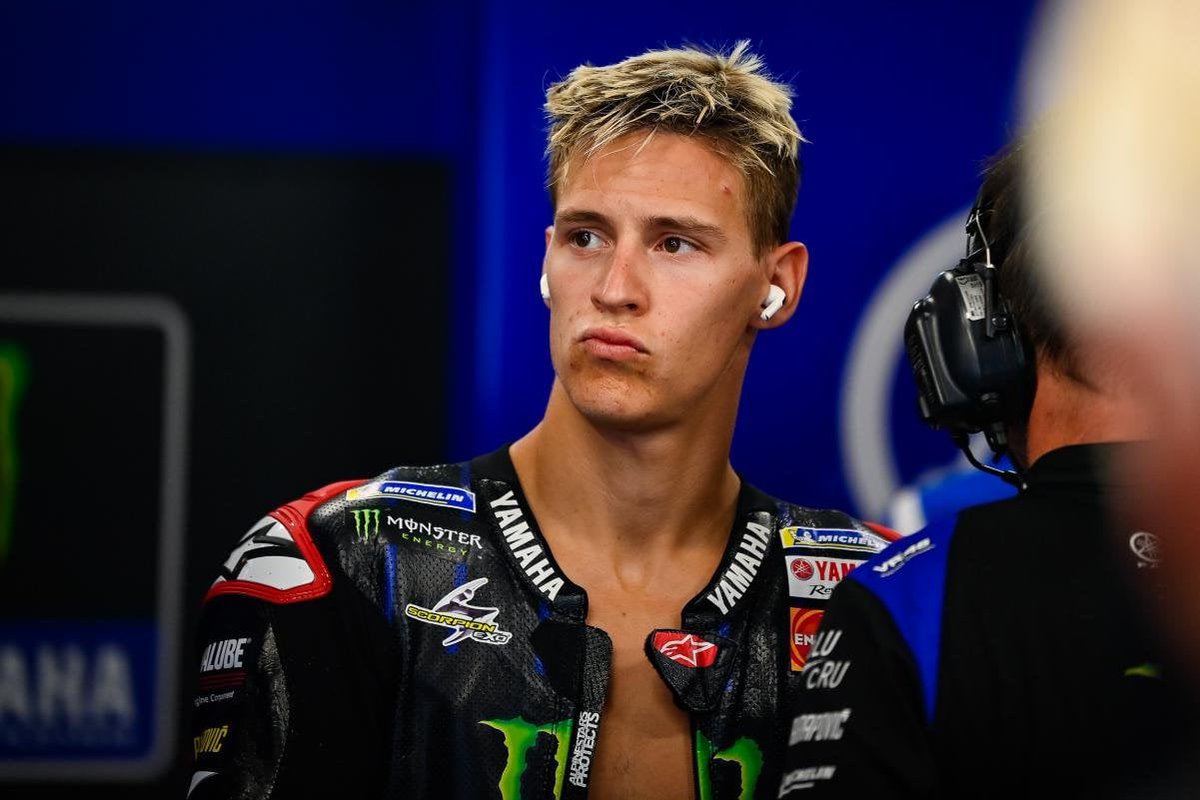 albertomuroo's tweet photo. Lo que hace Fabio con la Yamaha cada finde de MotoGP es lo que hacía Marc con la Honda y Fernando con Mclaren-Honda.

Talento desperdiciado. Jode. https://t.co/oiWYAoPQ2i
