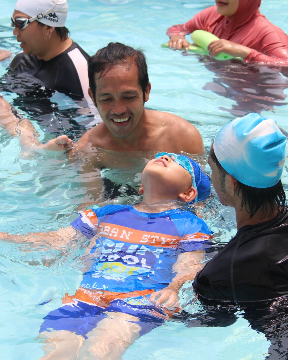 PerkinsVision's tweet image. Sports are for everyone! Recently, our Asia team hosted a fun training in the Philippines on how to adapt and make sports accessible for children with disabilities, enjoying games of #AdaptedSports like:
⚽ Accessible Soccer
🥅 Goal Ball
🏃🏽♀️➡️ Track & Field
🏊🏽 Swimming and more!