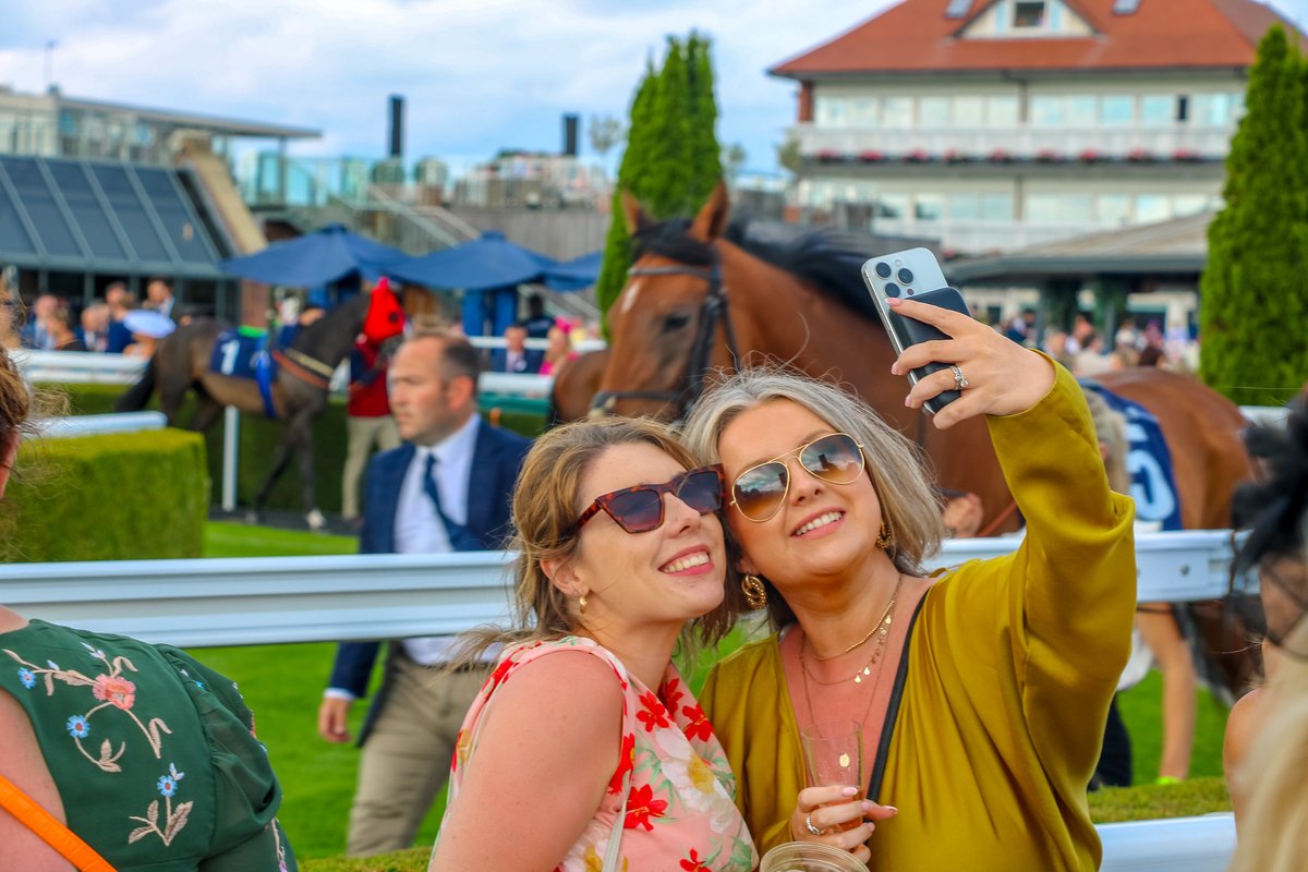 ChesterRaces's tweet image. ONE WEEK TO GO🎉
Midsummer Meeting in Partnership with John Smith’s - Saturday 26 July🏇
Join us for a thrilling afternoon of flat racing, live entertainment, and unbeatable summer vibes at the Midsummer Meeting.☀️
bit.ly/3GIrQz5