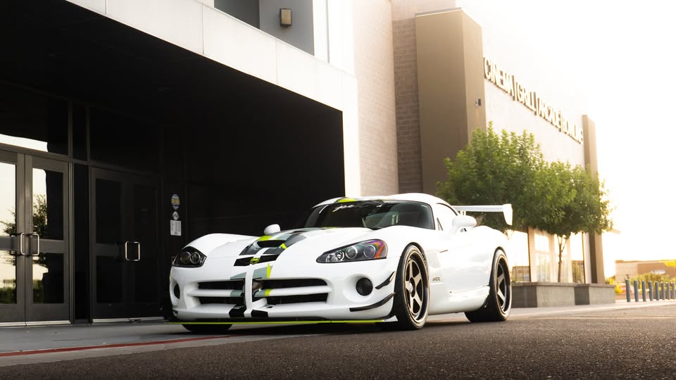 drivertodriver's tweet image. 2009 Dodge Viper ACR: Mildly Modified, 600hp 8.4L Naturally Aspirated V10, RWD, Manual. drivertodriver.com/car/-OVQblrcNa…
