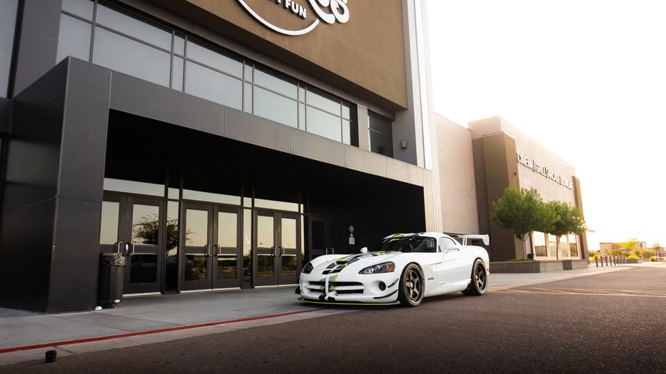 drivertodriver's tweet image. 2009 Dodge Viper ACR: Mildly Modified, 600hp 8.4L Naturally Aspirated V10, RWD, Manual. drivertodriver.com/car/-OVQblrcNa…