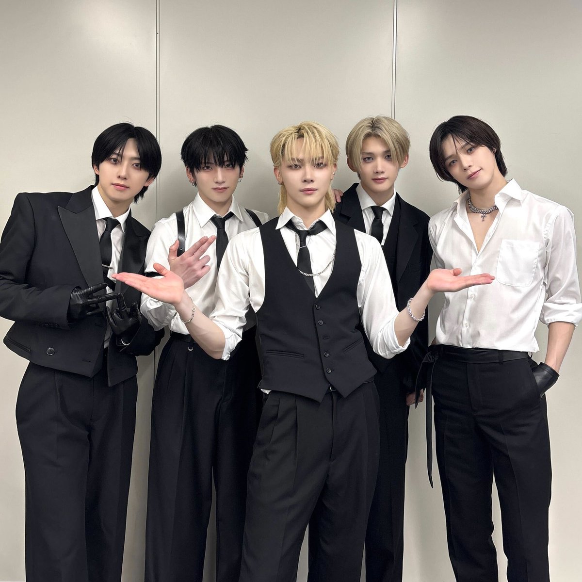 📺 𝑻𝑽 𝑺𝒉𝒐𝒘 『#音楽の日』に出演した&TEAMの こちらの黒髪の