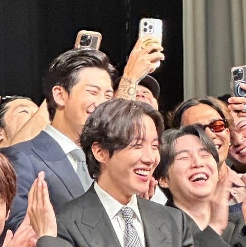 hoseoksbae's tweet photo. damn , may god protect your heart and smiles i love you 🥹😭🫂🫂🫂 https://t.co/Eh0tXzV60C