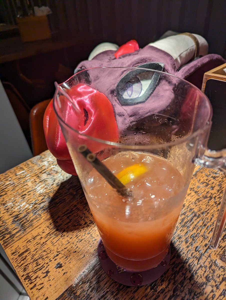 DovDragon's tweet image. Dragons drink?

#furries #lfm #lfmsummerparty