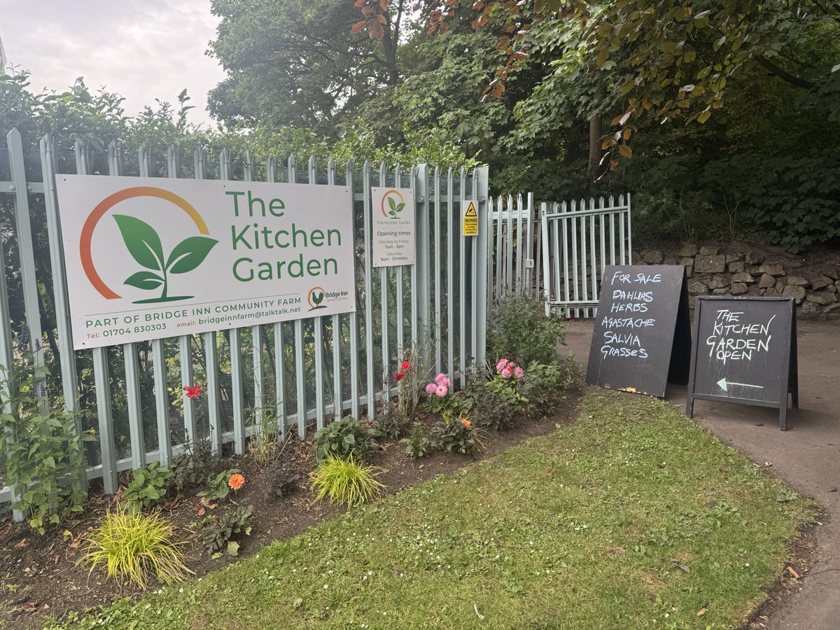Mike_Sammon's tweet image. Loved visiting the The Kitchen Garden at Hesketh Park on its grand opening day. I was excited to buy Hesketh Park spuds! Do check it out 😁