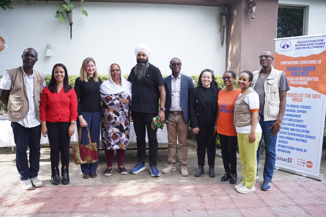 CanadaEthiopia's tweet image. Today in Hawassa, Secretary of State Sarai visited a safe house supported by 🇨🇦 through @UNFPA, offering shelter, care, and hope to survivors of gender-based violence.
#EndGBV #SRHR #WomenEmpowerment
@CanadaDev
