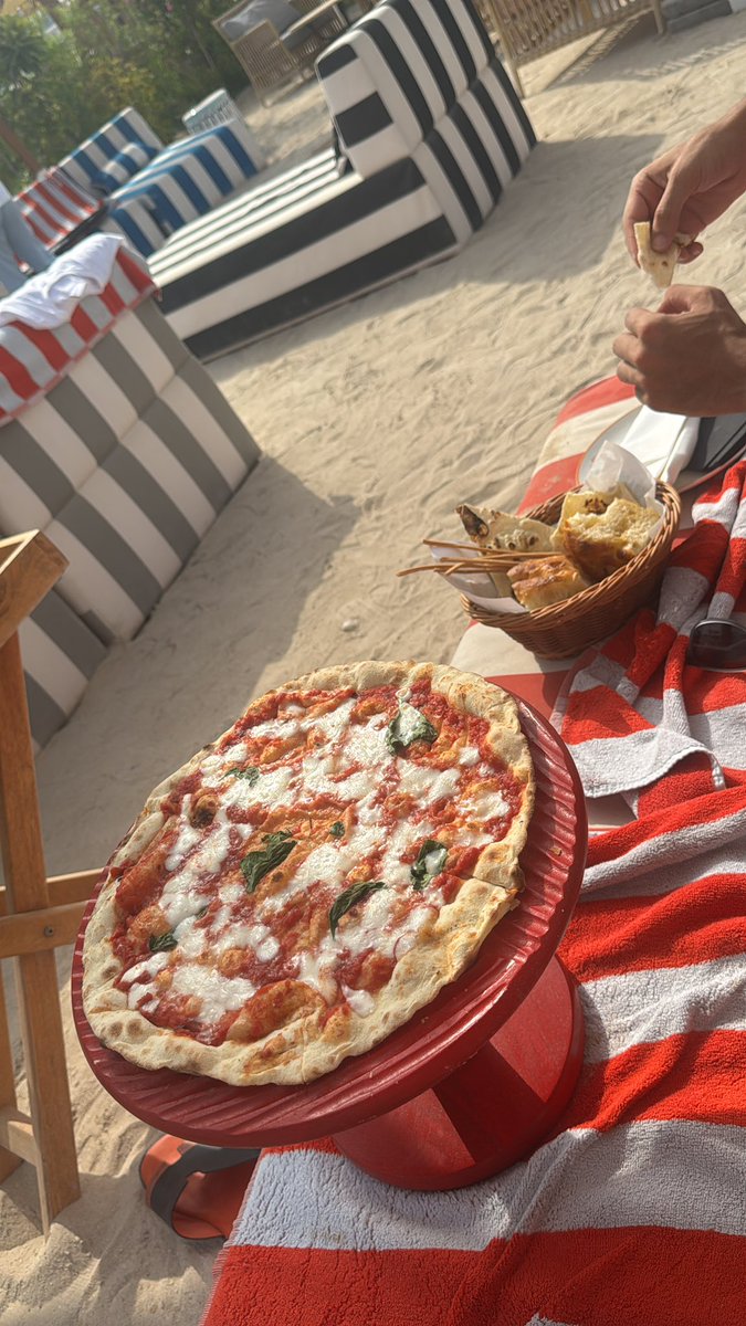_mhmdaref's tweet image. Pizza is always a good idea 🍕