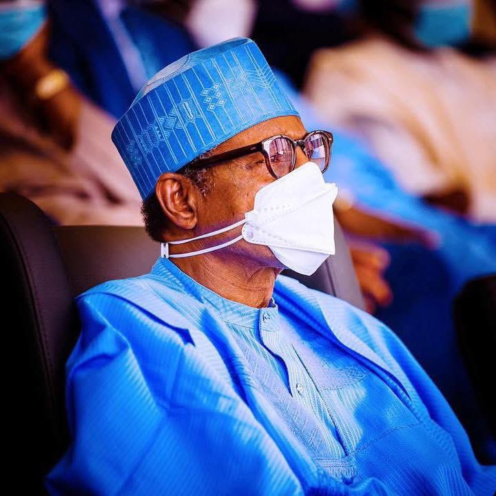 el_uthmaan's tweet photo. "Ni na tashi a maraya ban san mahaifi na ba. Na shekara 9 a makarantar kwana. Na shiga soja. A ƙasa daga Makurdi sai da na je har ƙarshen Najeriya. Ba Abinda ya taba samu na. Allah kaɗai zai iya wannan, saboda haka, inaso ku ƙarfafa imaninku, kuyi iyakar ƙoƙarin ku. Amanar da aka baku ku riƙe da ta iyalinku, kada kuyi wasa da Ita kada kuci Amana. Abin duniya Abin banza ne. Saboda haka, ku riƙe Amana, ku riƙe iyalinku, ku kuma ku dubi Jama’a da gaskiya (shugabanni) . . ."

- Muhammadu Buhari, Rahimahullah.