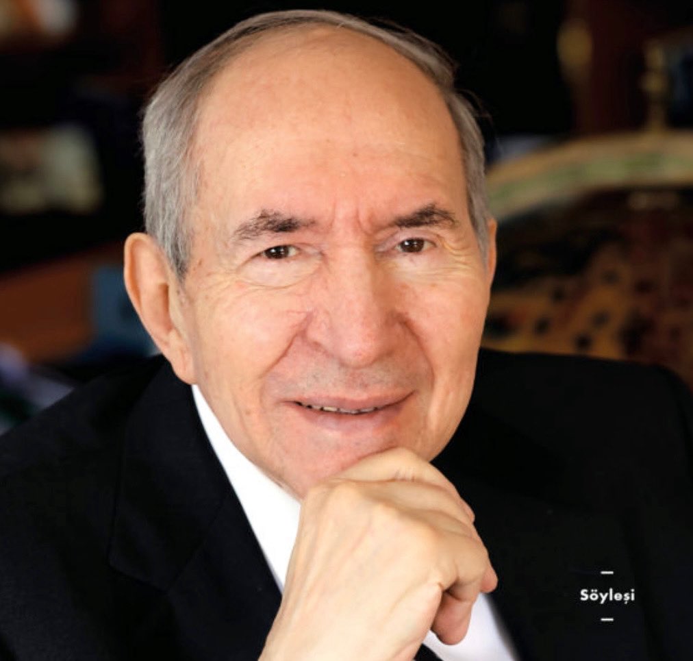 Altan Öymen Demokrat İnsan Haklarına Bağlı Bir Kişilikti.

Sırrı Süreyya Önder İçin Hastahanede Beklerken Lavabo da Denk Gelmiştim

Merhaba Altan Hocam Demiştim 
Oda Nazikçe Merhabalar Demişti 

Devri Daim Olsun

#AltanOEymen 
CHP 
<a href="/herkesicinCHP/">CHP 🇹🇷</a> 
<a href="/CHP_istanbulil/">CHP İstanbul İl Başkanlığı</a>