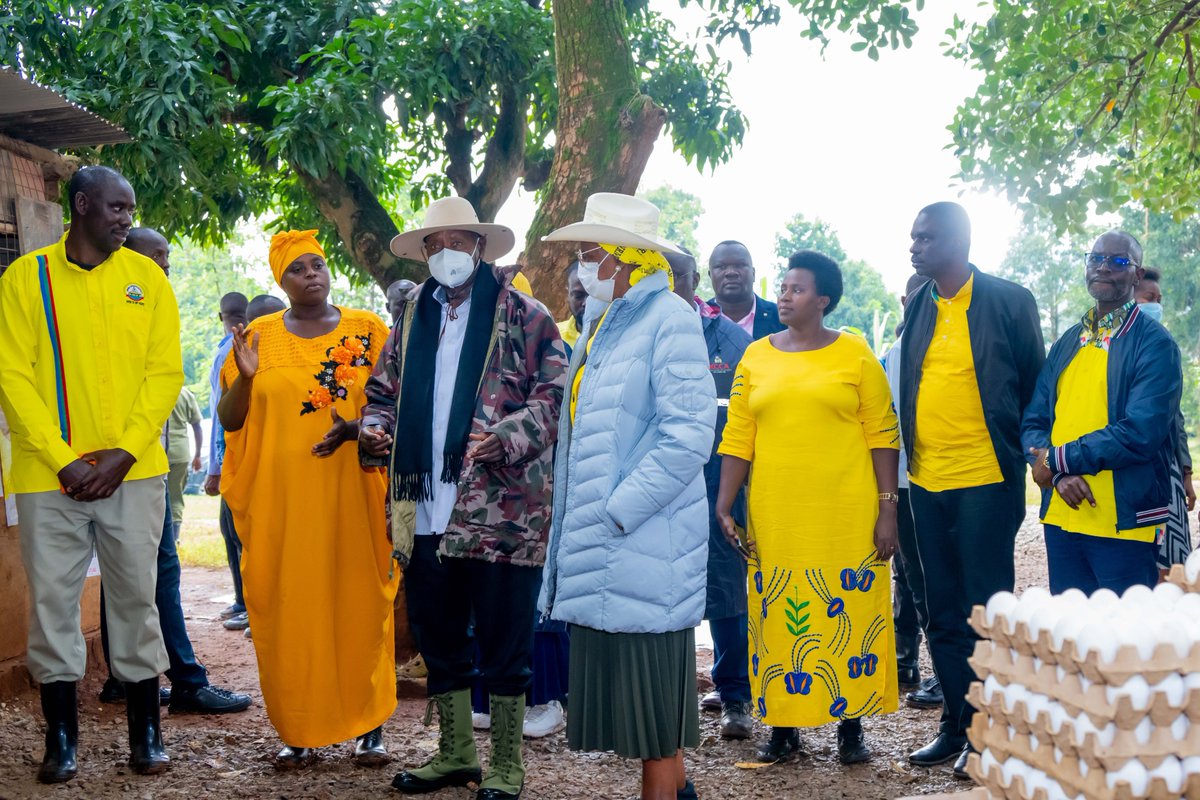 KagutaMuseveni's tweet image. Maama Janet and I visited Lillian Mbabazi in Banda. Our message is sinking in, and our people are beginning to wake up. Mbabazi’s growing poultry business, initially funded through the PDM, is a testament to this progress.
What we now need to establish is the number of parishes…
