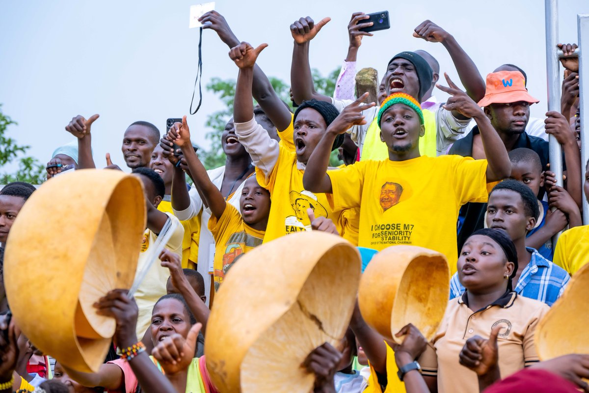 KagutaMuseveni's tweet image. Maama Janet and I visited Lillian Mbabazi in Banda. Our message is sinking in, and our people are beginning to wake up. Mbabazi’s growing poultry business, initially funded through the PDM, is a testament to this progress.
What we now need to establish is the number of parishes…