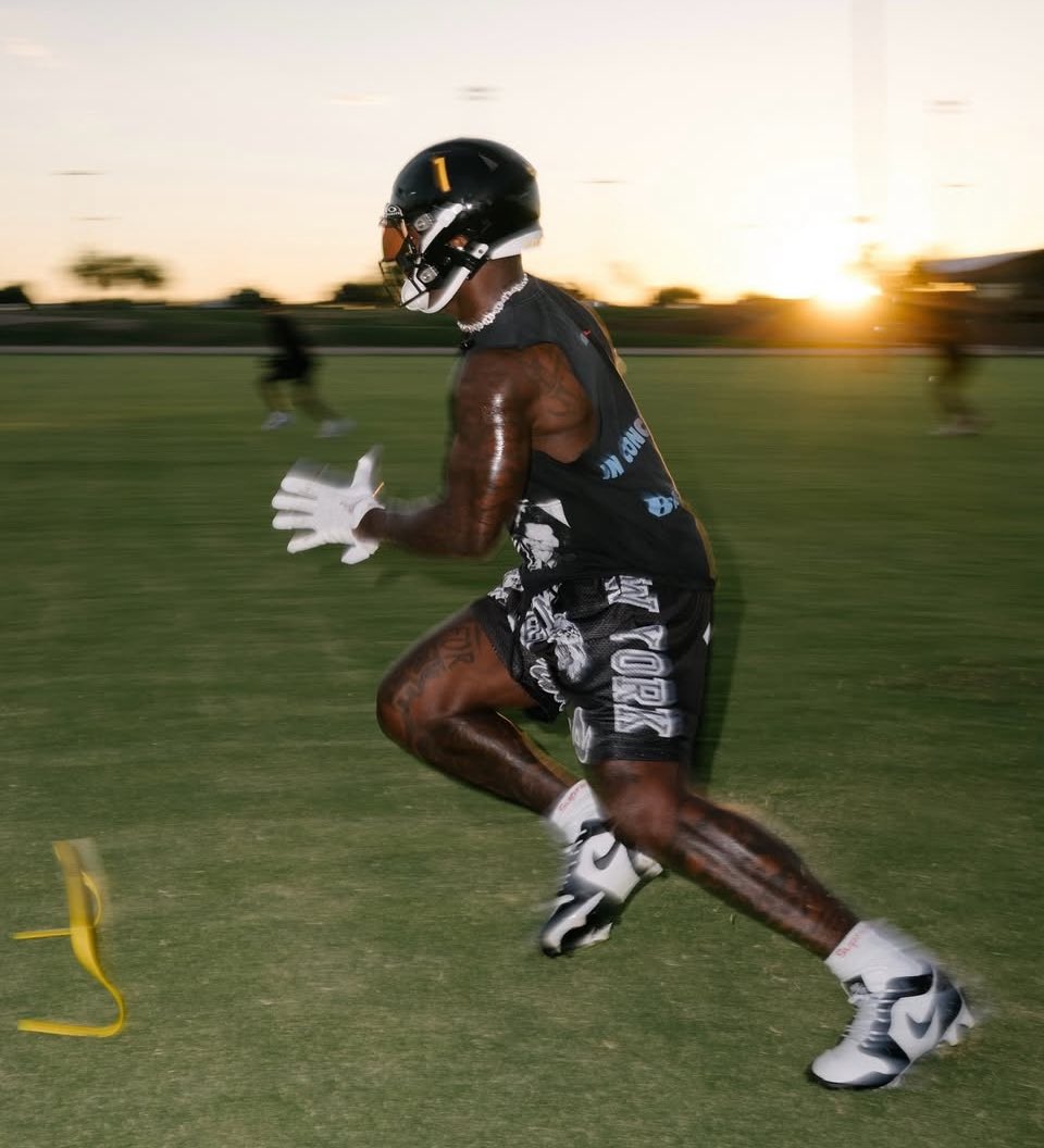 Rio_Robinson91's tweet photo. DEMON TIME Deebo Samuel OTW!
Year 7 Gonna be a 🎥
#RaiseHail https://t.co/jlOJrnwjmq