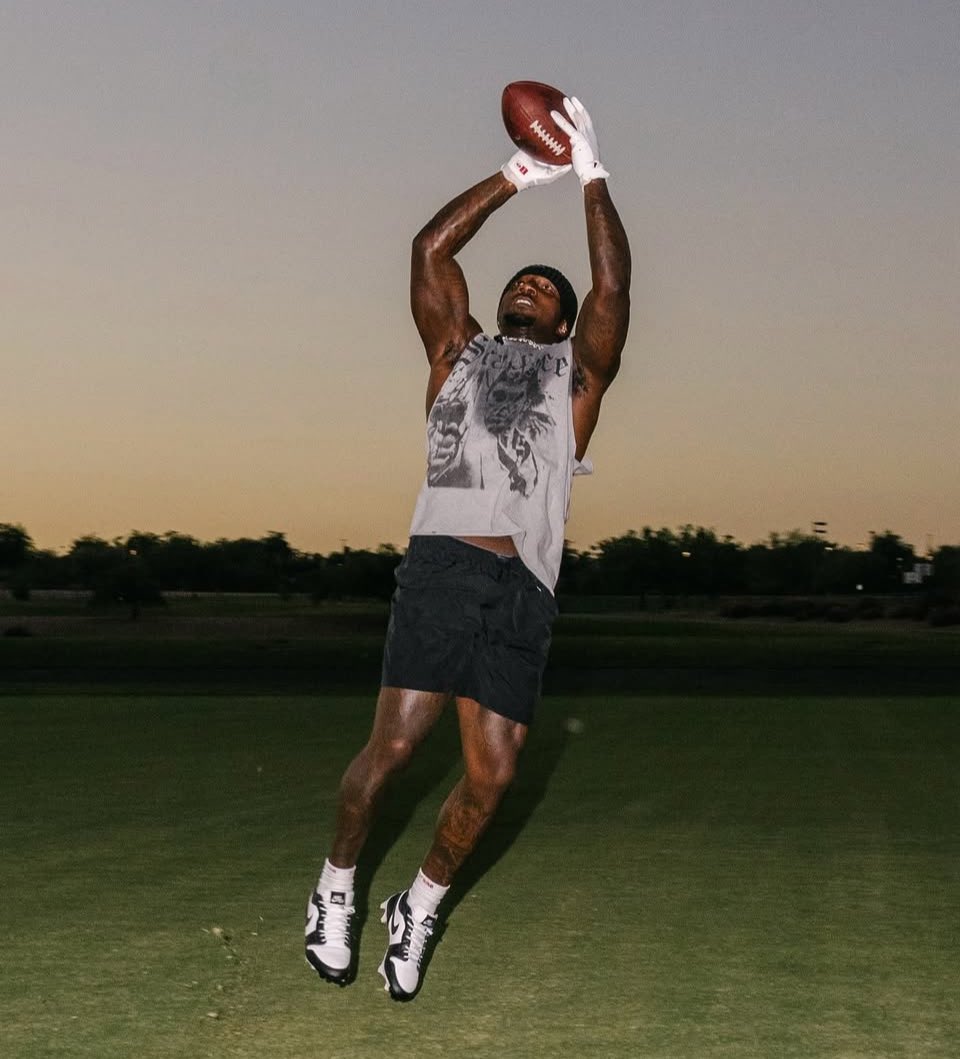 Rio_Robinson91's tweet photo. DEMON TIME Deebo Samuel OTW!
Year 7 Gonna be a 🎥
#RaiseHail https://t.co/jlOJrnwjmq