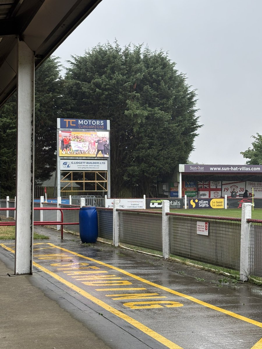mattjones1973's tweet image. Arrived at @LincolnUnited v @swfc , it’s a bit soggy in Lincoln