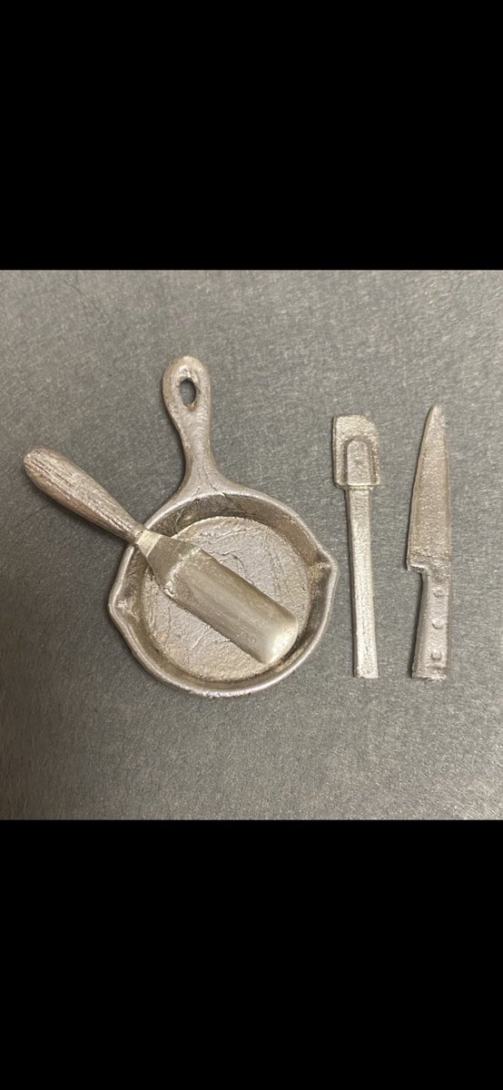 BugOutBullion's tweet photo. Cast Silver Frying Pan because Silver was Cooking this week!!
#silver #silversqueeze #preciousmetals #Handpours https://t.co/JXsBj7dGDs