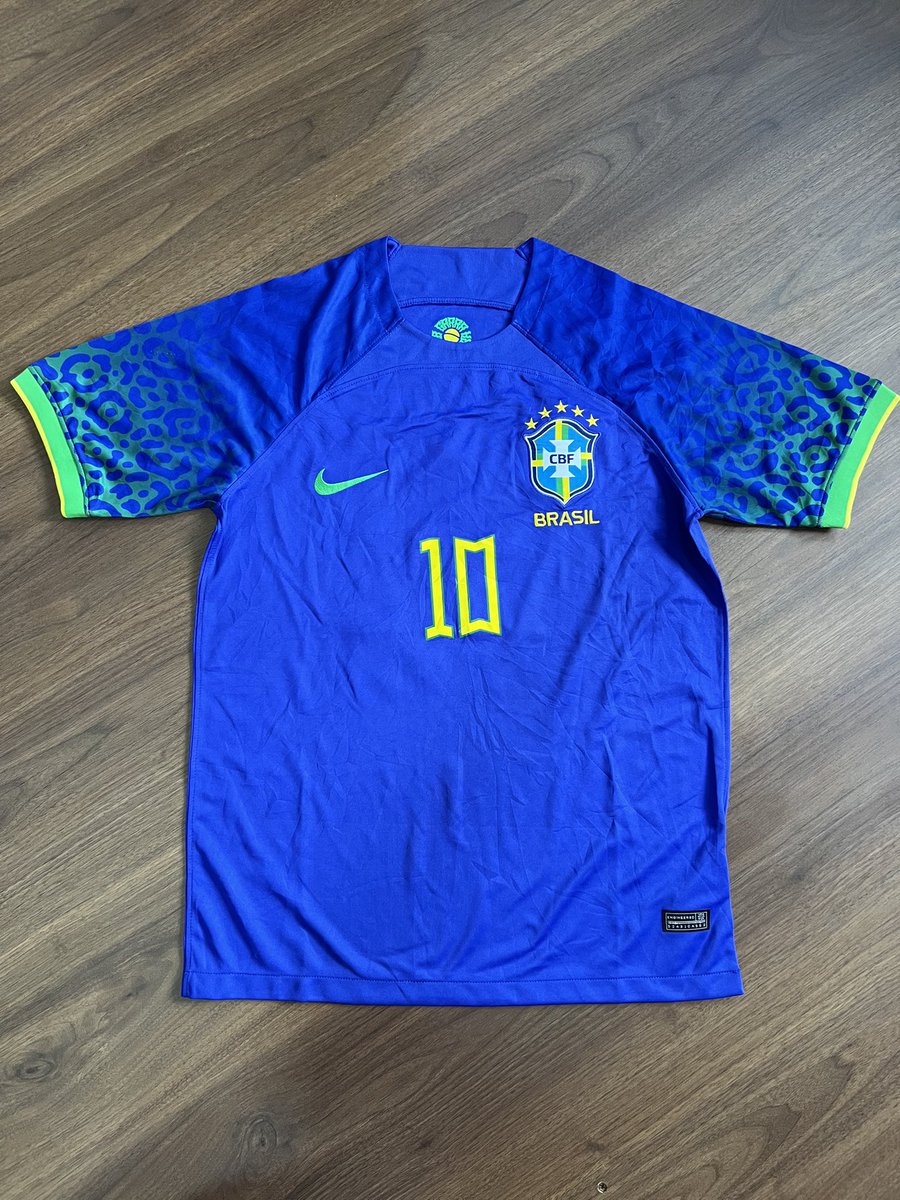 thriftedthrvds's tweet image. size: large
condition: 10/10
price: ¢200