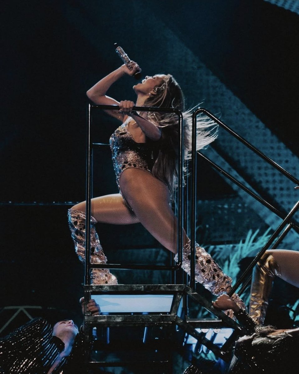This Is Jennifer Lopez …. Forever tweet media