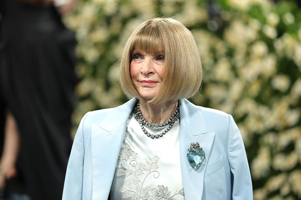 Jun0Data's tweet image. After 37 iconic years, Anna Wintour steps down as editor-in-chief of American Vogue, marking the end of an extraordinary era in fashion.   moneyweek.com/economy/people…