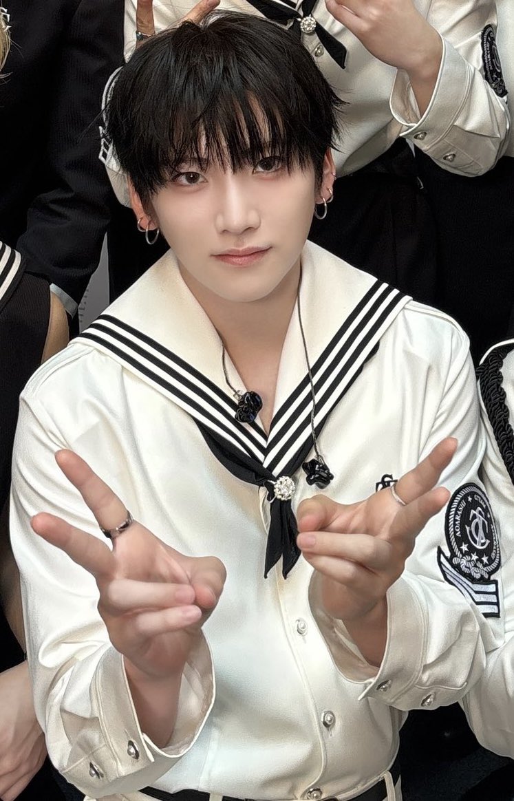 📺 𝑻𝑽 𝑺𝒉𝒐𝒘 『#音楽の日』に出演した&TEAMの こちらの黒髪の