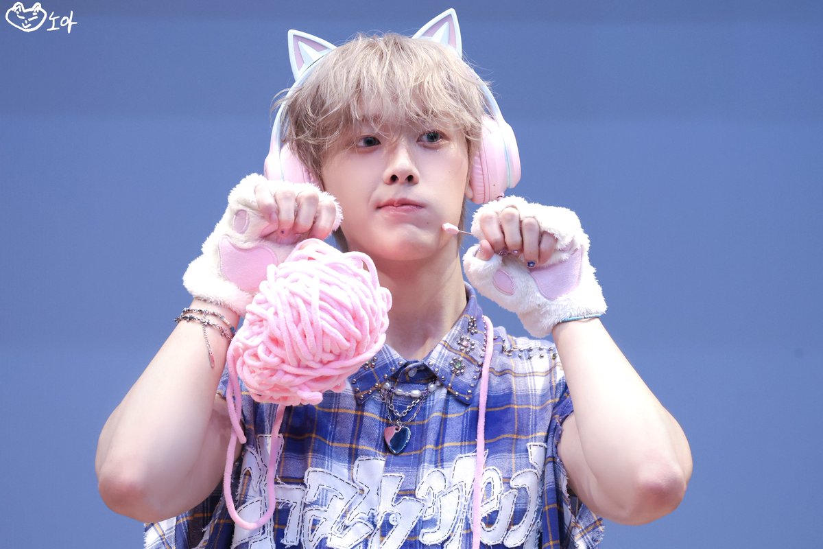 250719  애뮤 대면팬싸

딴냥이🐈🩷

#윤산하 #YOONSANHA #ユンサナ
 #아스트로 #ASTRO #CHAMELEON