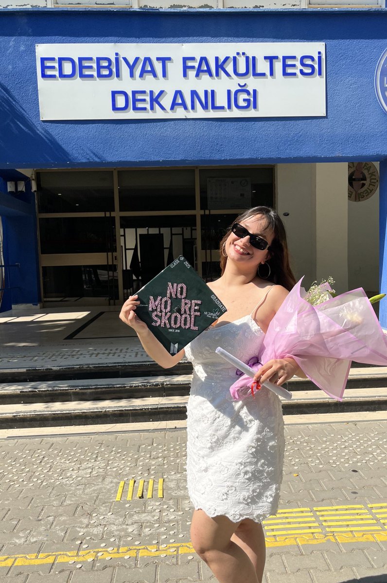 damy is seeing bts! tweet media