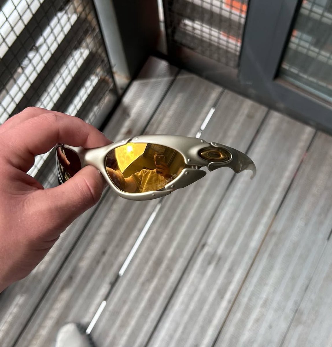 Shtreetwear's tweet photo. 2003 Oakley 24K Gold Iridium Glasses https://t.co/7viCs0Ocv9