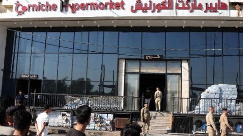maronitas_es's tweet image. El pésame del Papa por las víctimas del incendio en IRAK:
61 personas muertas
El incendio de la ciudad de Kut, a unos 160 km al sureste de Bagdad, se originó en el centro comercial «Hyper Mall» a última hora de la tarde de ayer viernes.
Leer nota: vaticannews.va/es/papa/news/2…