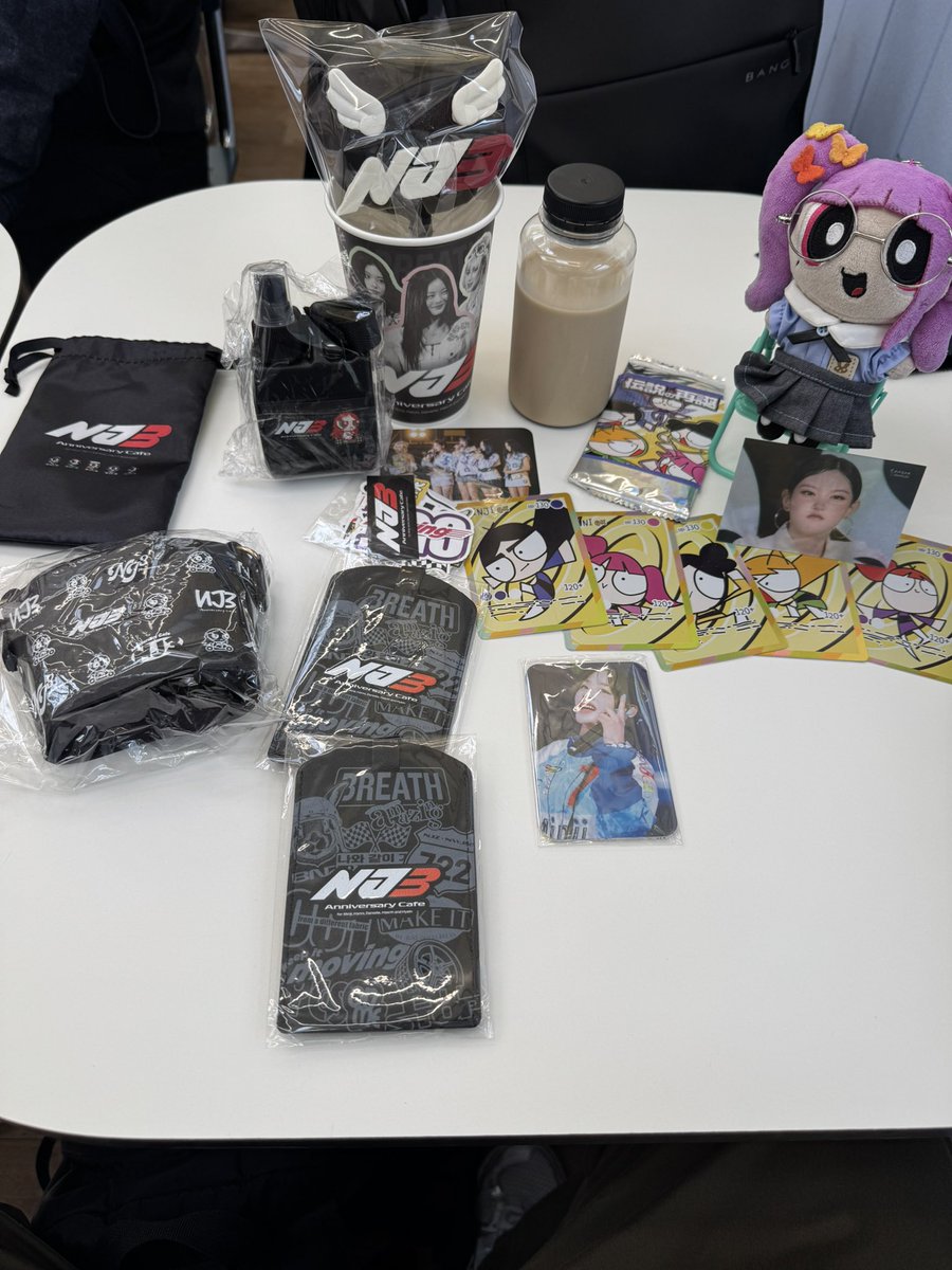 cho49210's tweet image. 내부가 넘넘 이뿌고 빙키 팝시클은 너무 맛났어요!!! 특전은 정말 최고였어요 🥰

 #NJ34NJZ