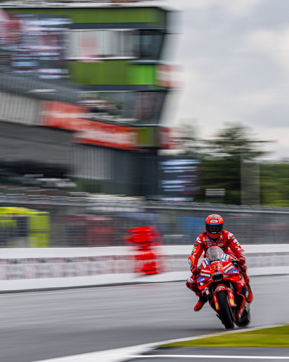 everythingmrace's tweet image. Marc Marquez wins the sprint race at Brno, a race once again ruined by tyre pressures…
Joining him on the podium are Pedro Acosta then Enea Bastianini!
📸 Ducati
#MotoGP