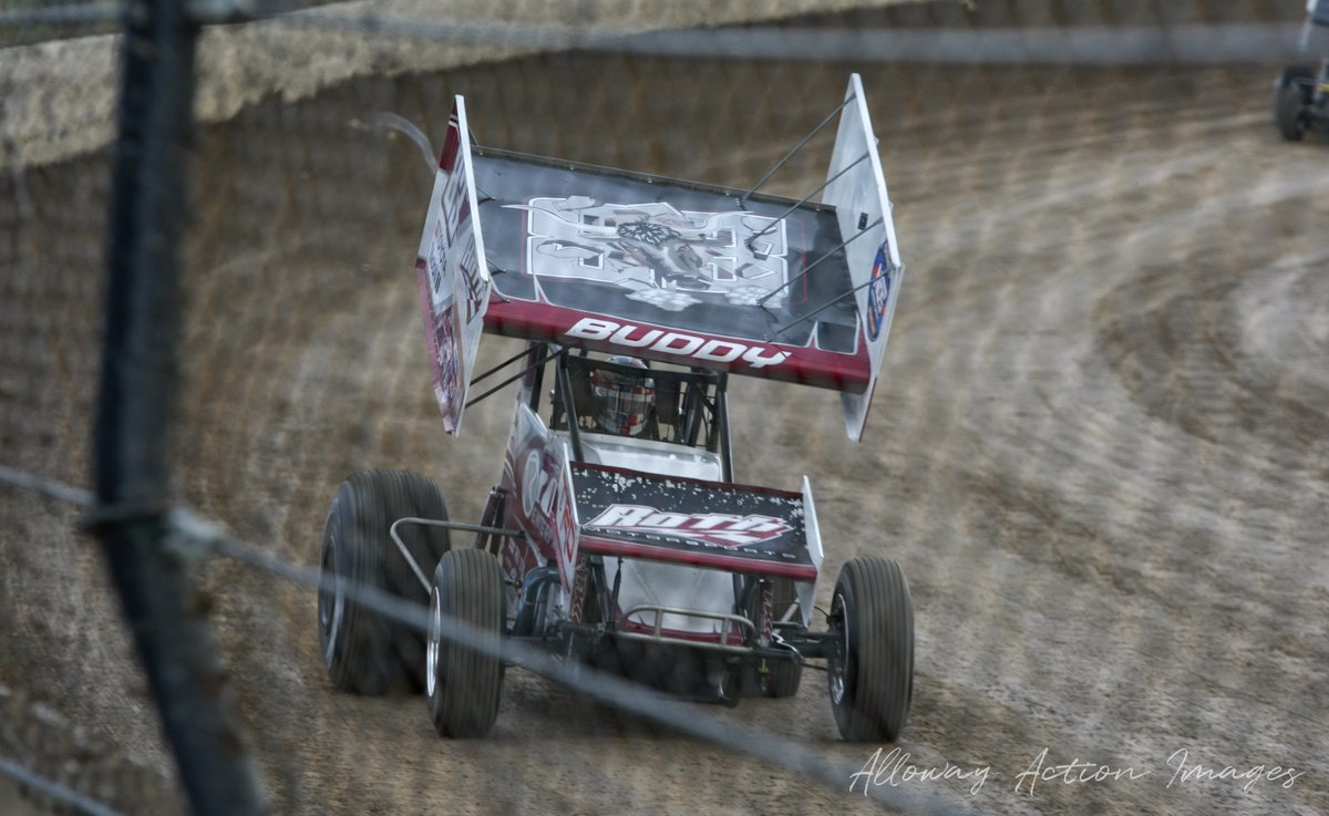 Matt_Alloway_37's tweet image. The moisture and humidity made for some nice vapor trails last night during the Knight Before the Royal @EldoraSpeedway #KingsRoyal