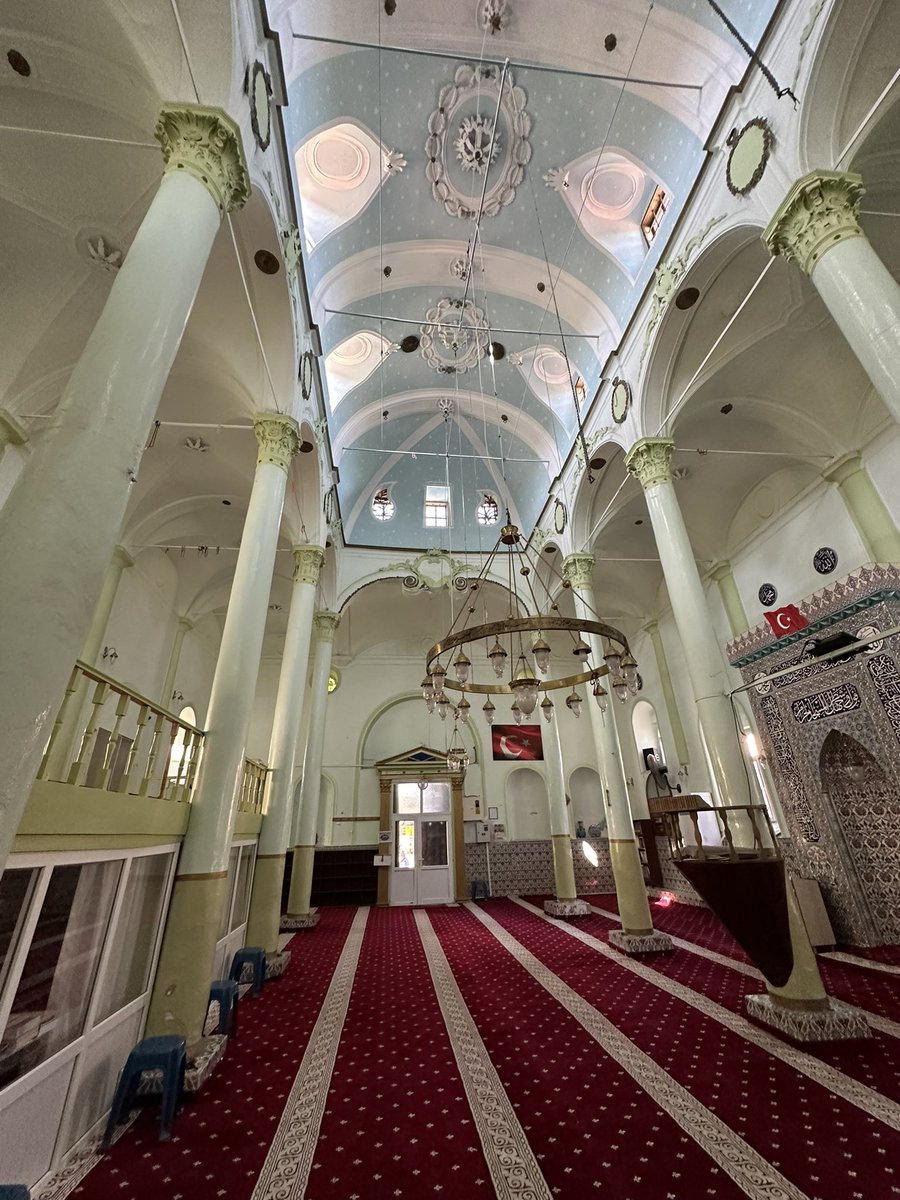 Küçükköy Merkez Camii (Ayiu Athanasiu Kilisesi)

#Balıkesir
#DeriSaadet