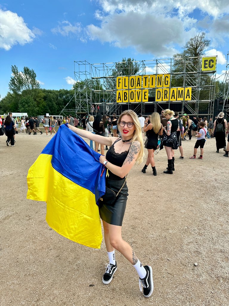 barinovaagent2's tweet photo. я за усіх відгуляю #ELECTRICCASTLE LET’S DANCE! Transylvania, Romania 📸 >>> https://t.co/mmszrnE5gx
#ElectricCastle #EC11 #Bontida🇷🇴 https://t.co/PJtA7RHP4P
