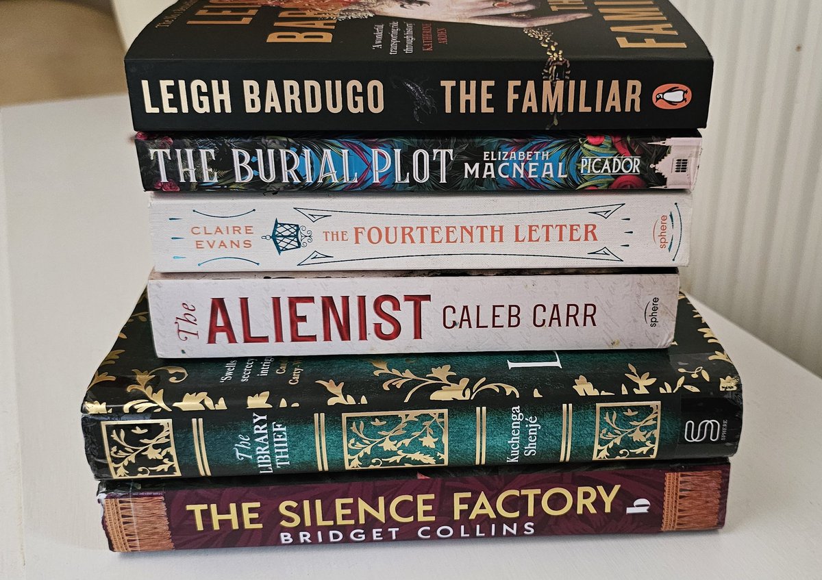 So once I've finished "The Familiar" which birthday book do I go for next? Or do I just go for "An Instance of the Fingerpost" instead 🤔