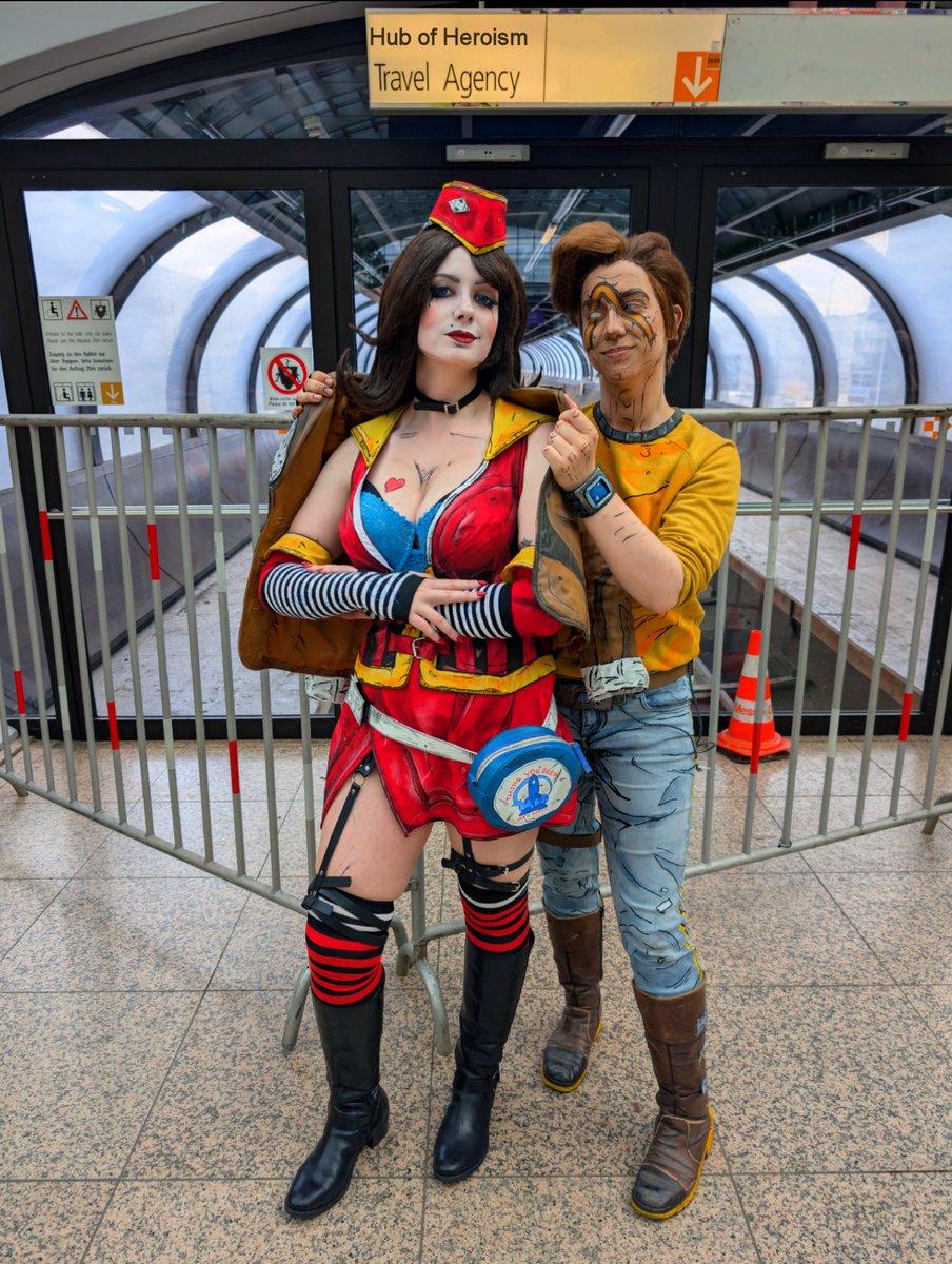 octoduckling's tweet photo. Tps "Jack" and Moxxi had been one of my dream Cosplays for years now (honestly, any tps group Cosplay is my dream haha). I'm still so happy we were able to make it come true this year!โก
#borderlands #borderlandsthepresequel #handsomejackcosplay #moonmoxxicosplay #bltps https://t.co/yTQ1s3SLly