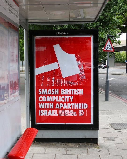 İngiltere'de otobüs duraklarında ki reklam panolarına " İngilizler soykırımcı İsrail ile ortaklığınızı bitirin" yazılı afişler asılıyor...