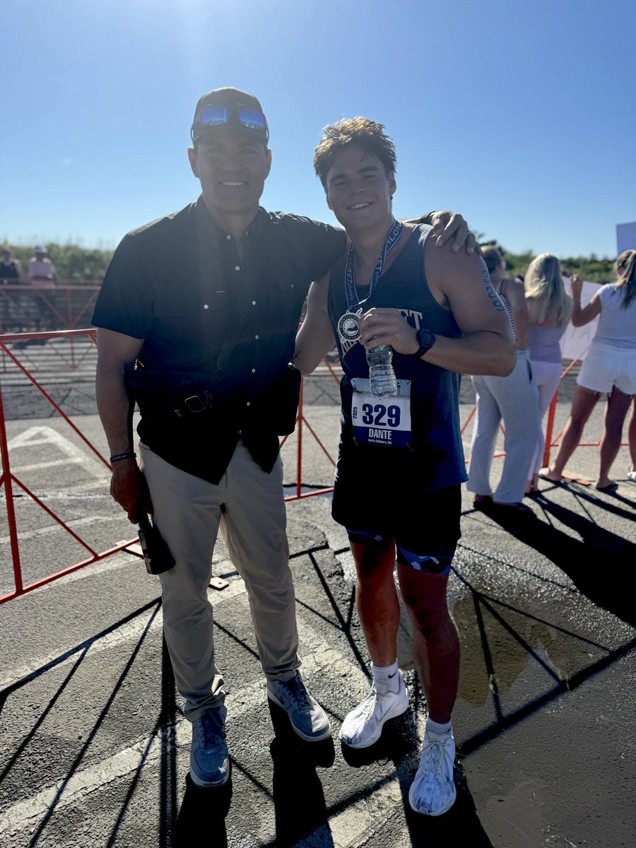 ACKCurrent's tweet image. .@Patriots legend @TedyBruschi cheering on his son Dante during this morning’s Nantucket Triathlon
