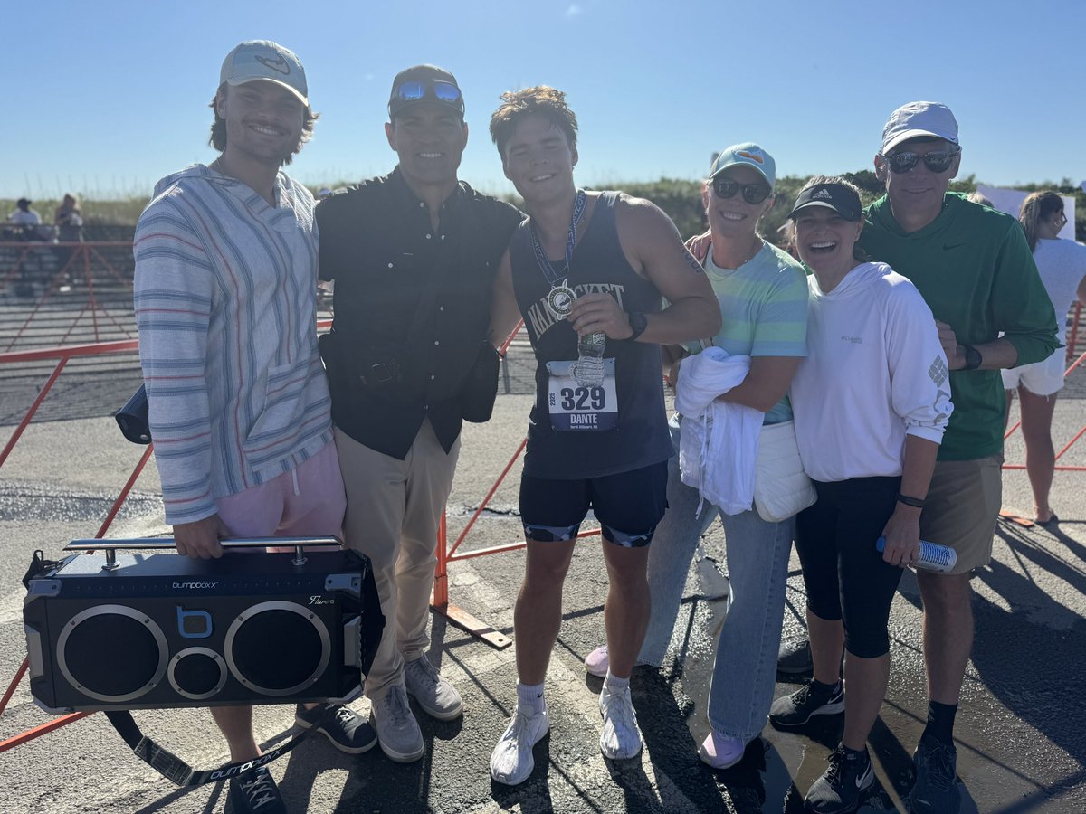 ACKCurrent's tweet image. .@Patriots legend @TedyBruschi cheering on his son Dante during this morning’s Nantucket Triathlon
