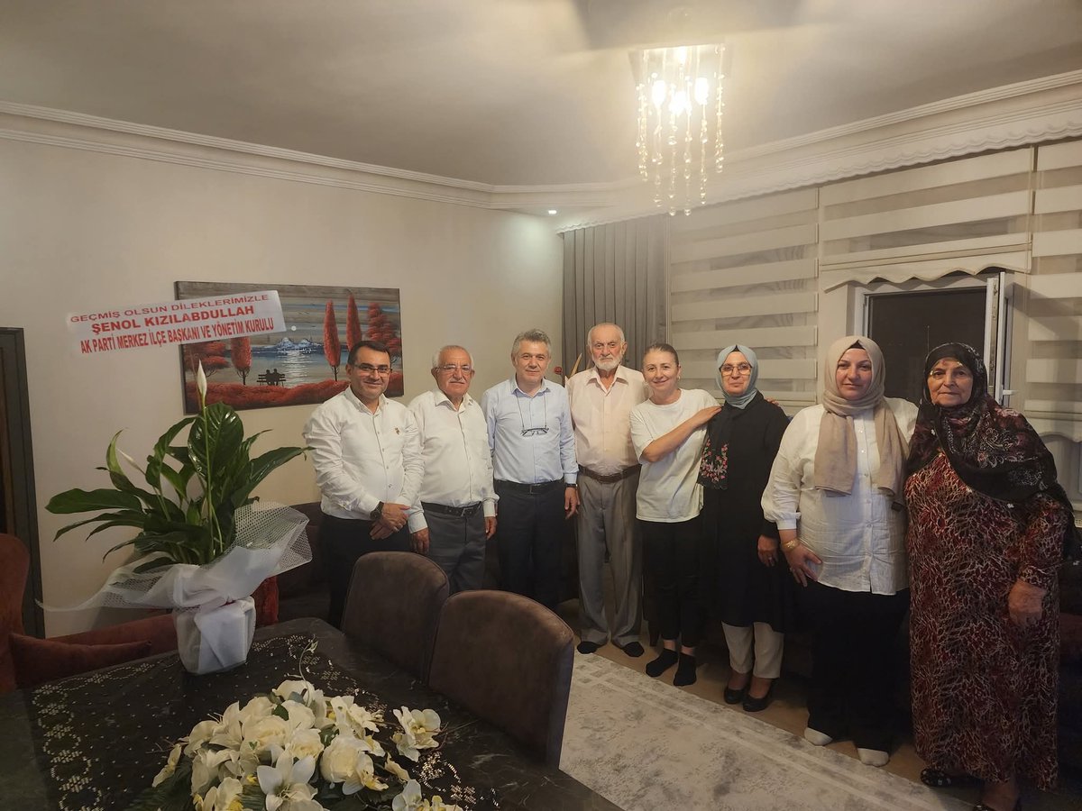akmrkzkastamonu's tweet photo. Ak Parti Merkez İlçe Yönetim Kurulu Üyemiz 
Güler Kuşlu hanımefendinin evladına geçirmiş olduğu ameliyat sonrası Merkez İlçe Başkanımız Şenol Kızılabdullah ve Yönetim kurulu üyelerimiz ile geçmiş olsun ziyaretimiz. https://t.co/3VjZN728a8
