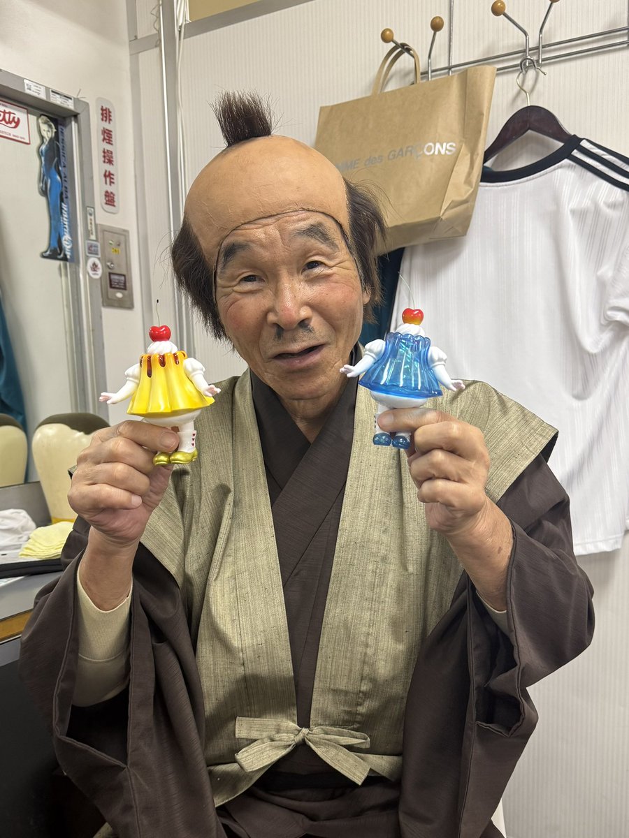 kanpeitter's tweet image. 今日誕生日を迎えた方おめでとうございます、ハッピーバースデーおめでとう👏🎉。今日はルミネ出番でした、弟子のみずほが観に来てて、今、みずほが作品作りで頑張っていて喜んでもらってるそうです、皆さん頼みます、ウヒハ。
