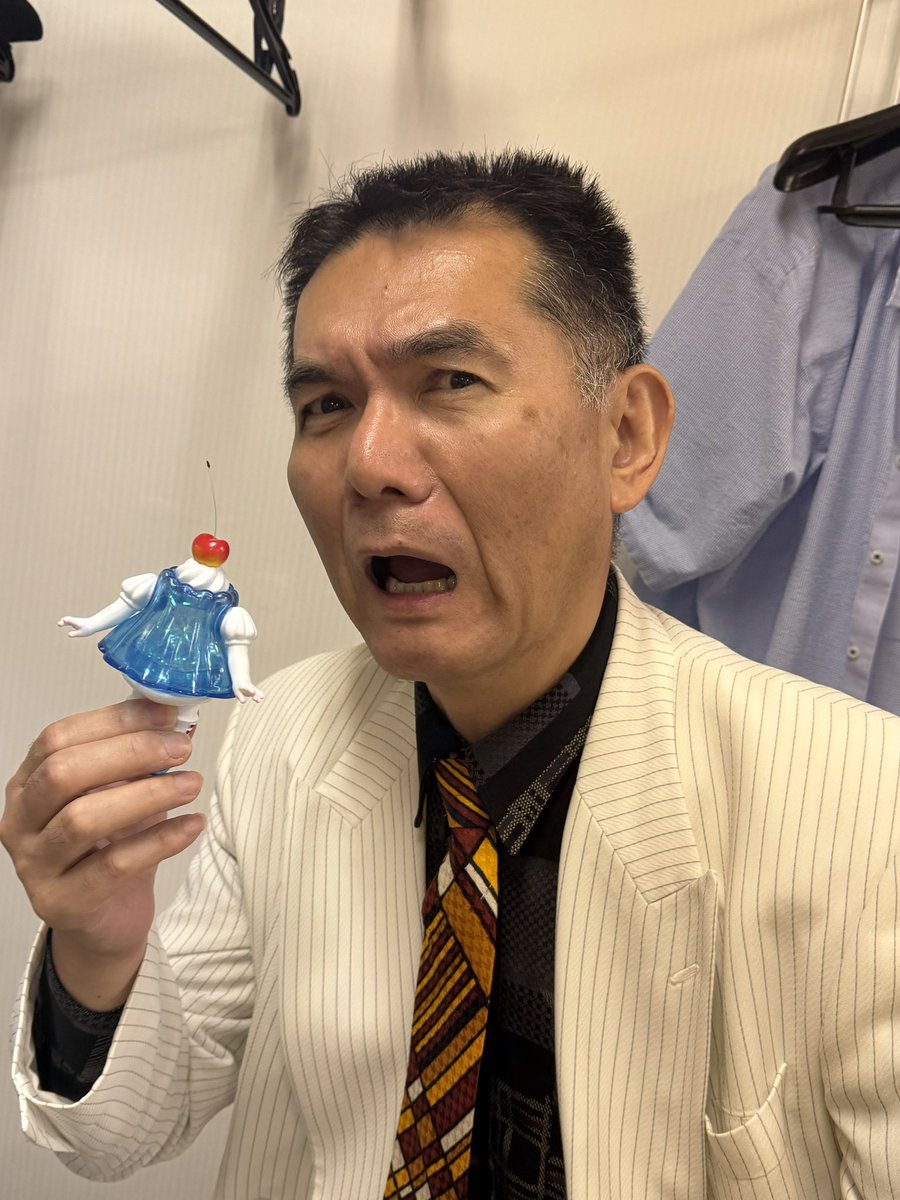kanpeitter's tweet image. 今日誕生日を迎えた方おめでとうございます、ハッピーバースデーおめでとう👏🎉。今日はルミネ出番でした、弟子のみずほが観に来てて、今、みずほが作品作りで頑張っていて喜んでもらってるそうです、皆さん頼みます、ウヒハ。