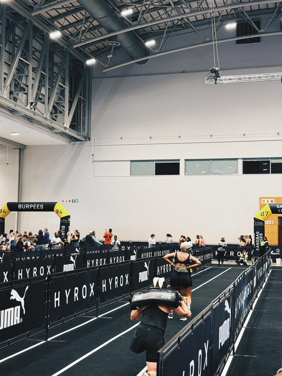 Vitality_SA's tweet image. The vibe is next level with the women’s category at HYROX Cape Town🔥. Remember you can register to claim up to 600 Vitality points for HYROX this weekend. Let’s go! 👏