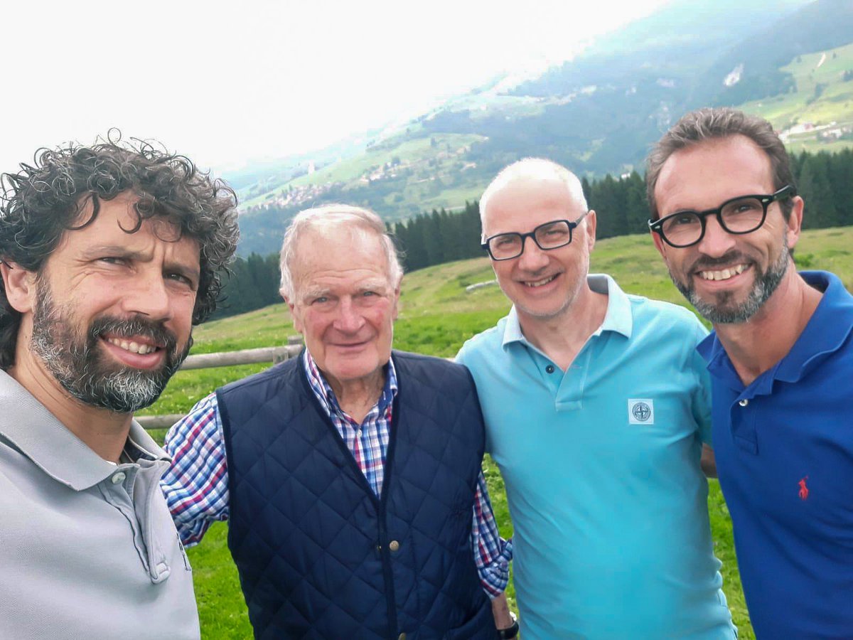 IL RICORDO DI CAMPANA

Calcagno: “Un maestro” - Grazioli: “Uomo di grande rettitudine morale” - Grosso: "Ho perso un amico" - Tommasi: "Fonte ispiratrice"

🔗 bit.ly/4kLYYE4