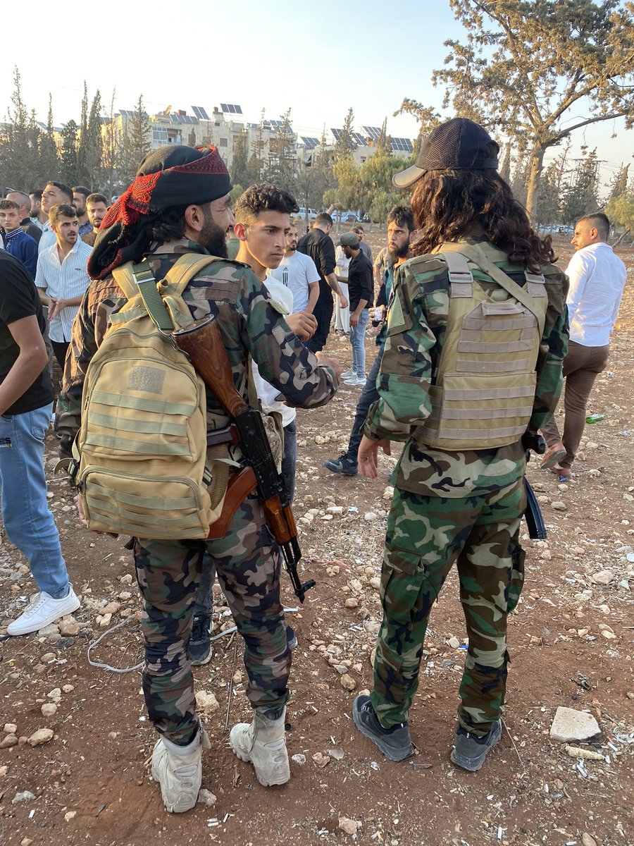 hannadavis341's tweet image. yesterday around 7pm, arrived in Aleppo to dozens of armed tribal members preparing to fight in Sweida