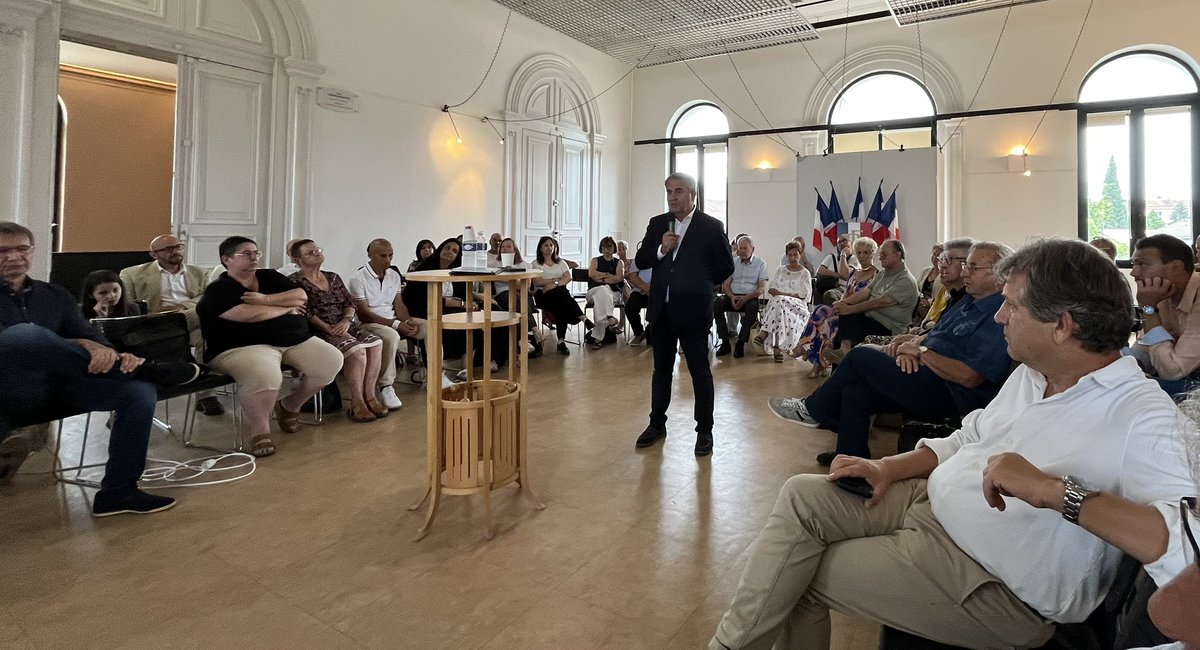 BDeflesselles's tweet image. Avec @xavierbertrand réunion aujourd’hui à #Sorgues à l’invitation du maire Thierry Lagneau en présence de nos amis sénateurs Alain Milon @SenateurMilon et Jean Baptiste Blanc @jbblanc84.
De l’écoute de la proximité de l’échange pour une #France plus forte et plus juste.