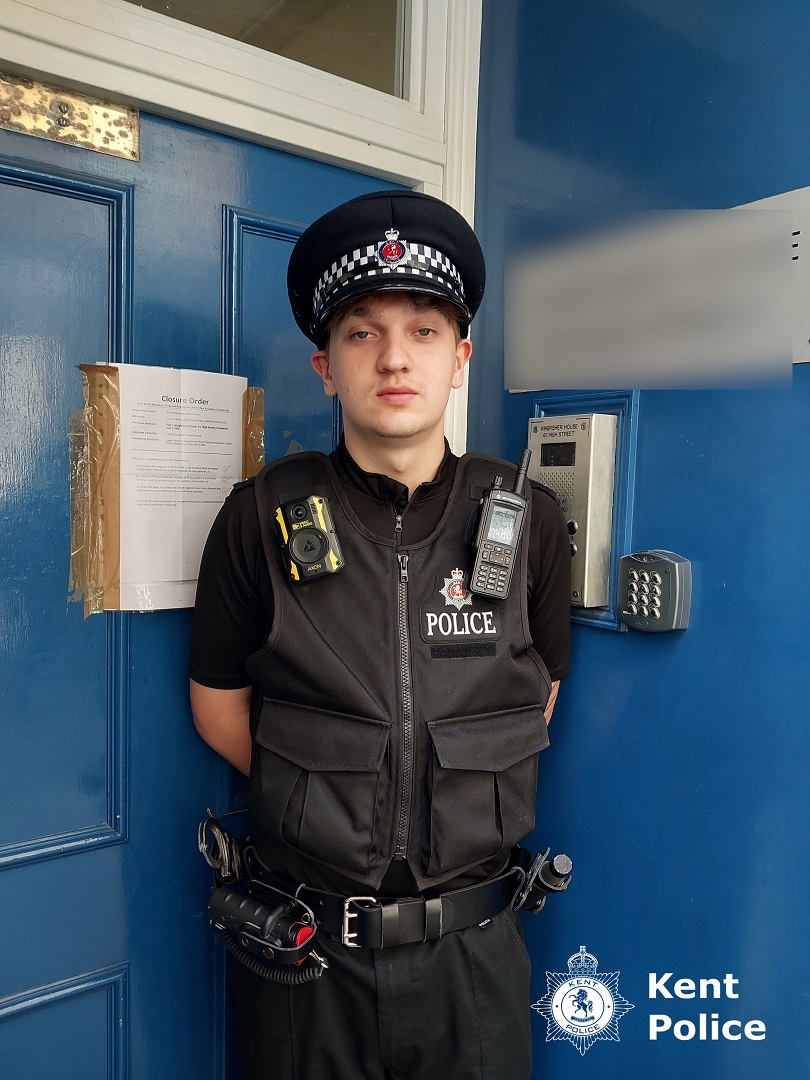 kent_police's tweet image. We've obtained a closure order for a flat in #Gravesend that was at the centre of antisocial behaviour and drug dealing. Read more: kent.police.uk/news/kent/late…