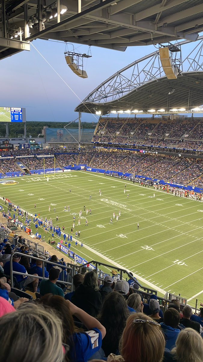 JosueBadi's tweet photo. Winnipeg Blue Bombers vs Calgary Stampeders https://t.co/tprfO0rwNq
